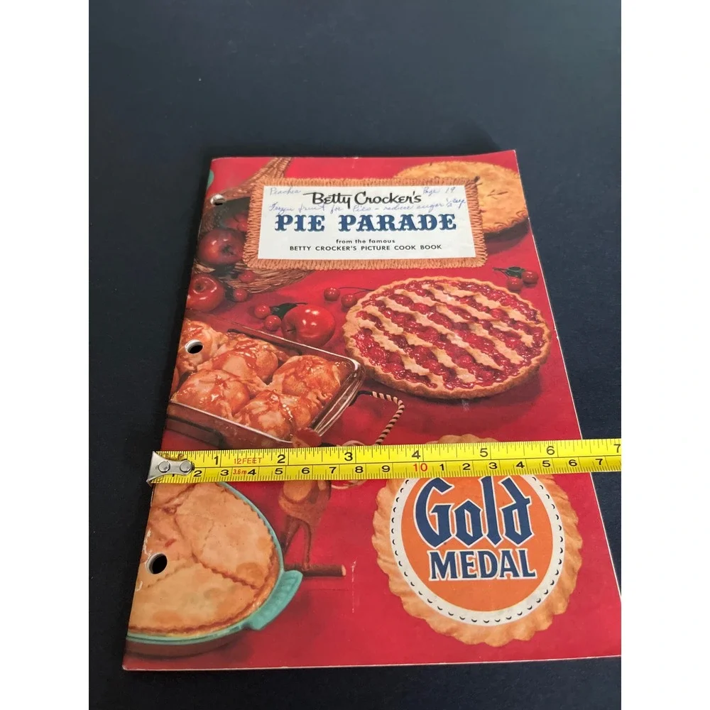 Vintage Betty Crocker Pie Parade Recipe Booklet Gold Medal General Mills 1950s